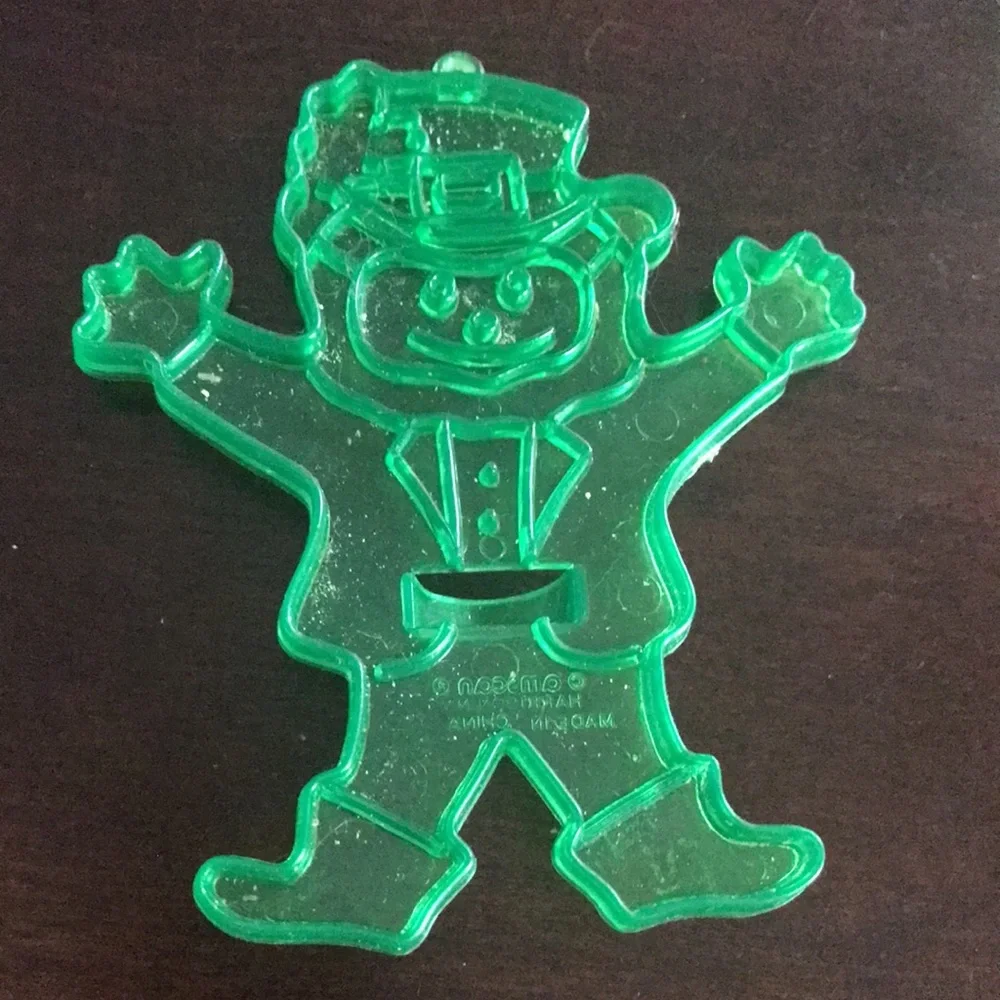 Amscan Vintage Green St. Patrick’s Day Lot 4 Cookie Cutters and Metal Shamrock
